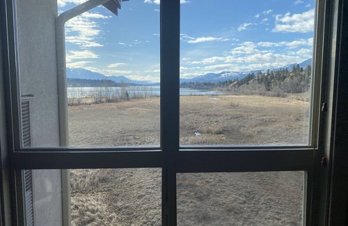 East Kootenay Condo | Top floor condo on Lake Windermere with spectacular lake and Mountain View’s
