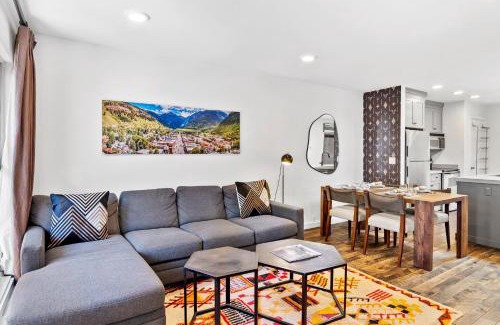 Telluride Apartment | Top Floor Condo with Balcony - Steps To Lifts & Main Street condo