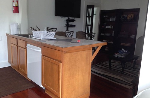 DeLand Apartment | Top floor of Victorian, 2/2, near Stetson, sky diving, springs, river, beaches
