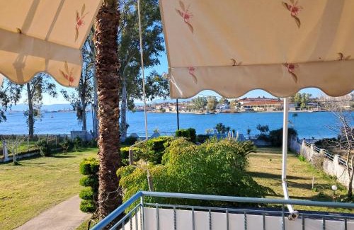 Preveza Apartment | Top floor on villa, 3' from center, by the sea! Host is Efi Kwsta