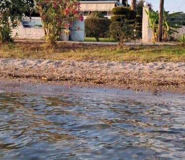 Preveza Apartment | Top floor on villa, 3' from center, by the sea! Host is Efi Kwsta