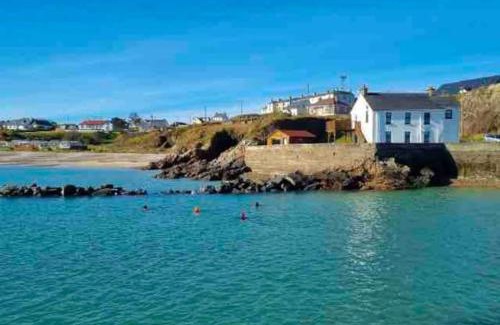 Malin Apartment | Top Floor Retreat Portmor- Sea, Beach & Balcony