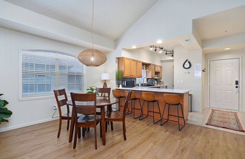 Branson West Condo | TOP FLOOR UNIT with golf course views close to Silver Dollar City!