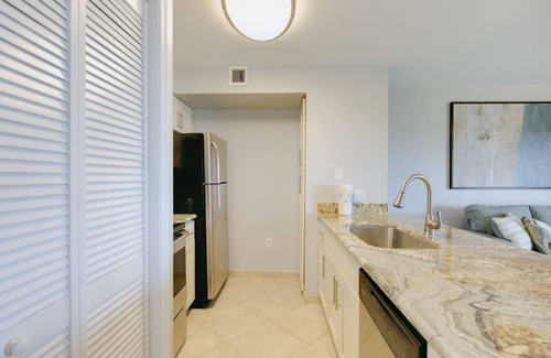 Tavernier Condo | Top Floor unit with a ocean view! PRIVATELY OWNED