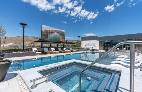 Downtown Salt Lake City Apartment | Top floor - VIEWS and Best Amenities