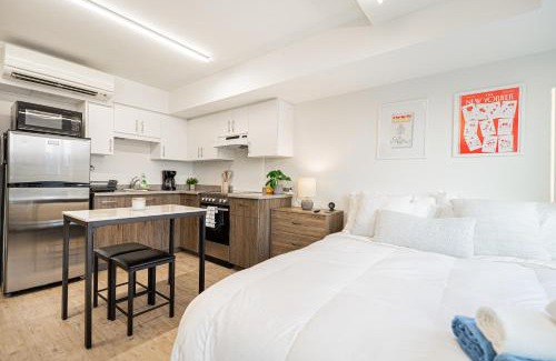 Quartier des Spectacles Apartment | Top Location - Cozy & Bright MTL studio near metro
