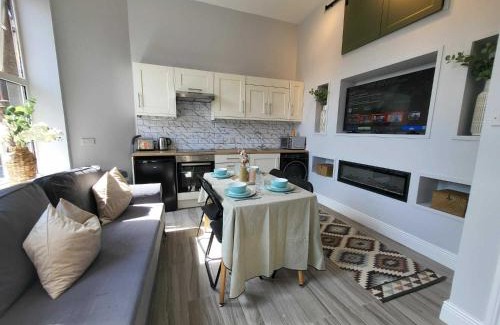 Victorian Quarter Apartment | Top Location - Newly Refurbed 2BD Sleeps 6 W Loft