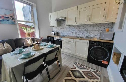 Victorian Quarter Apartment | Top Location - Newly Refurbed 2BD Sleeps 6 W Loft
