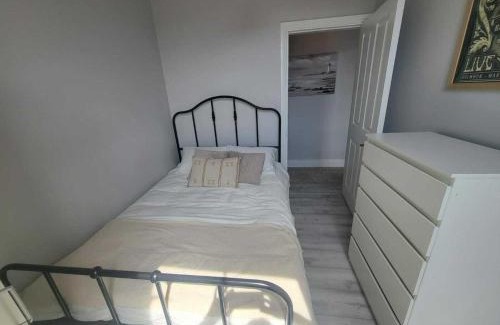 Victorian Quarter Apartment | Top Location - Newly Refurbed 2BD Sleeps 6 W Loft