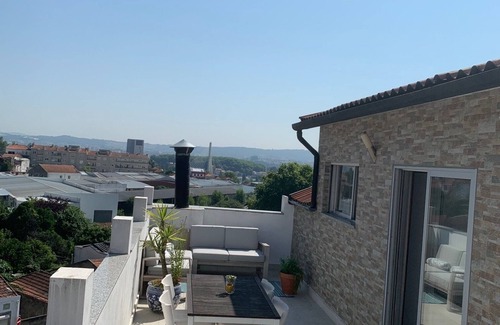 Bonfim Apartment | Top maisonette with terrace near the center