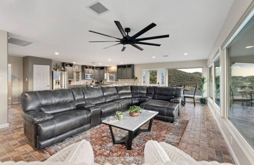 Dewey-Humboldt House | Top of the Mountain Home w/Hot Tub, Gym & Sauna!