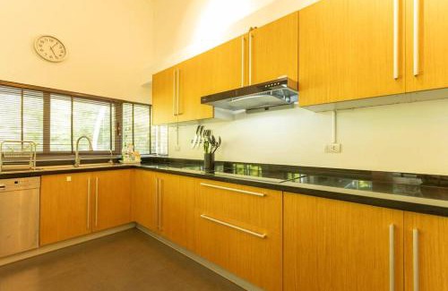 Choeng Thale House | Top Of The Range, Great Location, Full Luxury v128