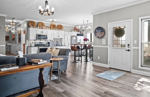 Frankfort Apartment | TOP OF THE ROCK Hot tub EV Charger Buffalo Trace Bourbon Trail Fire Pit