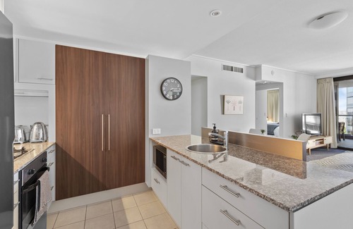 Fortitude Valley Apartment | Top of the Town! 2Bed/2Bath/1Car/Pool/Views ~ CBD