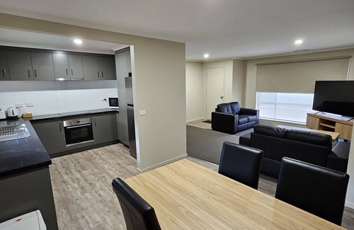 Benalla Hotel | Top of the Town Motel & Apartments