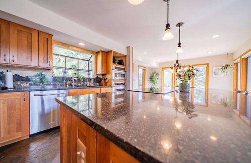 Windcliff Estates House | Top of the World Views! Near Town, National Park