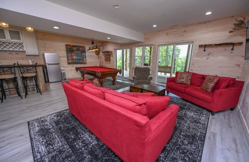 McHenry Cabin | Top-of-Wisp*6bed/6ba*Hottub*