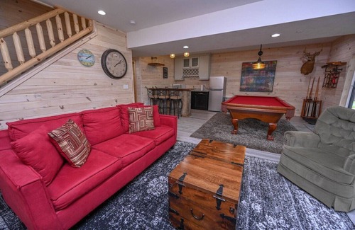 McHenry Cabin | Top-of-Wisp*6bed/6ba*Hottub*