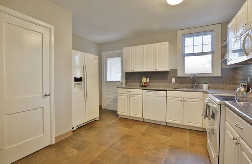 Clintonville House | Top Rated Clintonville Home w/24Hr. Gym-Close to EVERYTHING!