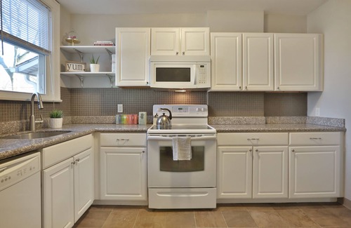 Clintonville House | Top Rated Clintonville Home w/24Hr. Gym-Close to EVERYTHING!