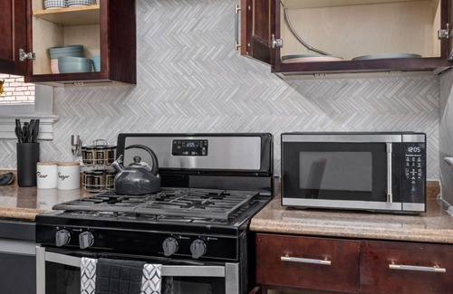 St. Louis Apartment | TOP RATED! FANTASTIC LOCATION! 3 bedroom near WASHU, LOOP, Pageant, Forest Park
