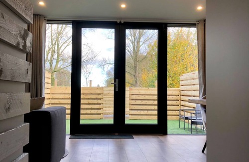 Westdorpe Apartment | Top studio with air conditioning near Terneuzen, Ghent. Perfect for work and relaxation!