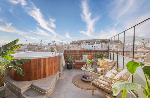 Neos Kosmos Apartment | TopFloor Getaway Balcony & Hot tub+Acropolis view