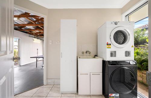 Banksia Beach House | Topsail Tides Absolute Canal Waterfront Banksia Beach
