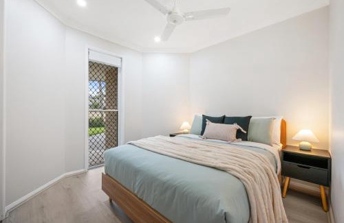 Banksia Beach House | Topsail Tides Absolute Canal Waterfront Banksia Beach