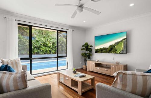 St. Georges Basin House | Topsy Turvey by Experience Jervis Bay