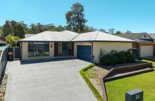 St. Georges Basin House | Topsy Turvey by Experience Jervis Bay