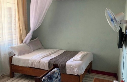 Kisumu Hotel | Torchys Lounge Hotel in Kisumu Unit 9