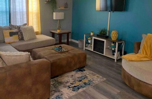 Milton House | Toria’s Place: Check in at 12pm. Spacious, with hot tub