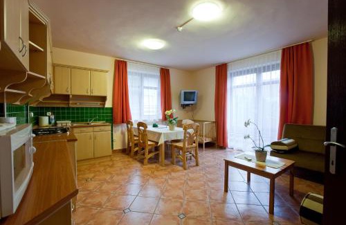 Hegyko Hotel | Tornácos Hotel - Hegykő