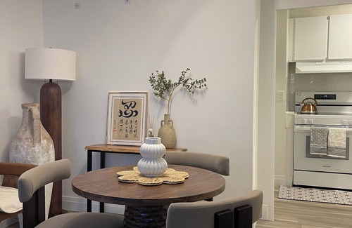 Forest Hill South Apartment | Toronto 1 bed 1bath condo with 1 parking near Casa Loma closer to subway
