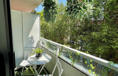 Forest Hill South Apartment | Toronto 1 bed 1bath condo with 1 parking near Casa Loma closer to subway