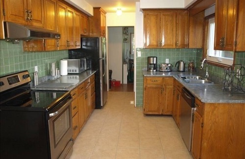 Morningside House | Toronto 4 Bedroom House Spacious Clean Beautiful Private Convenient Location