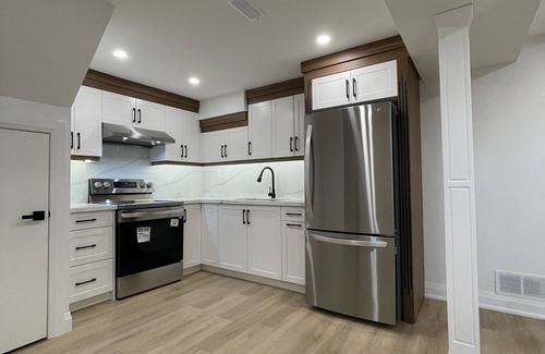 Wexford - Maryvale House | Toronto 6 Bedroom Free parking and Wi-fi