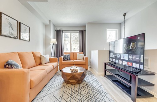 East Danforth House | Toronto Beach House - 5 Bed Home Near Main Subway Station