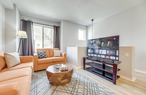 East Danforth House | Toronto Beach House - 5 Bed Home Near Main Subway Station