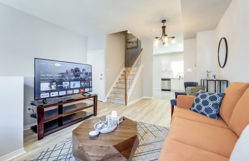 East Danforth House | Toronto Beach House - 5 Bed Home Near Main Subway Station