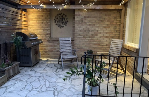 West Deane Park House | Toronto Charming 3 Bedrooms House Close to Airport