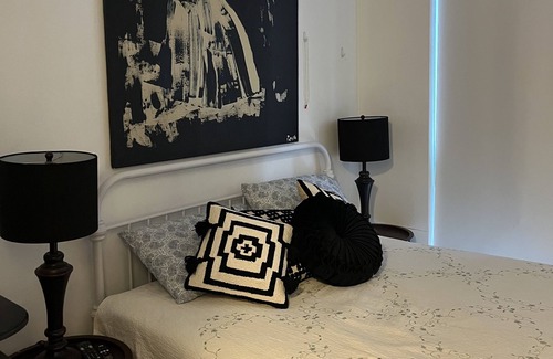 Humber Bay Shores Apartment | Toronto Getaway! 2bed 2bath Lake at your door