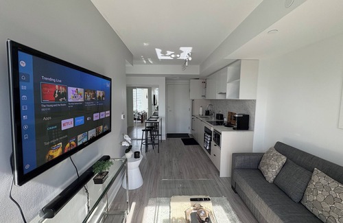 Downtown Toronto Condo | Toronto Luxury Condo | Dundas Square Views From Above