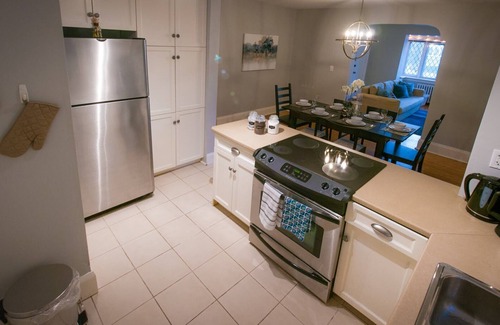 Lawrence Park South House | Toronto Midtown Cozy - Sleeps 6 with private parking