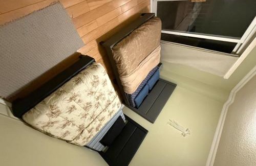 Mississauga House | Toronto Pearson Airport YYZ Room- FREE PARKING & WIFI