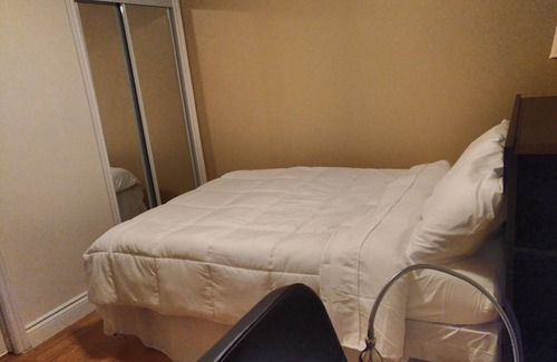 Bayview Woods - Steeles House | Toronto vacation home in North York with free parking