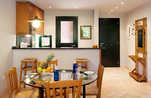 Navata Apartment | Torremirona Aparthotel Vila Birdie