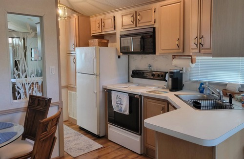 Laurel House | Tortoise View-Beautiful mobile home in Royal Coachman Resort, Nokomis Florida.