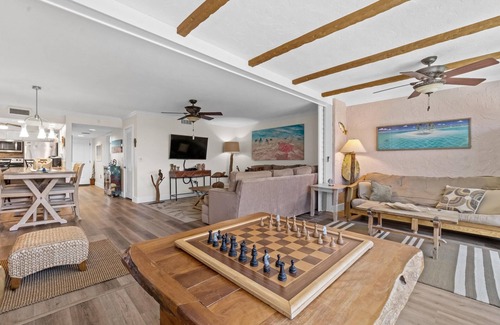 Siesta Key Condo | Tortuga – 2BR on Beach, Heated Pool & Sauna